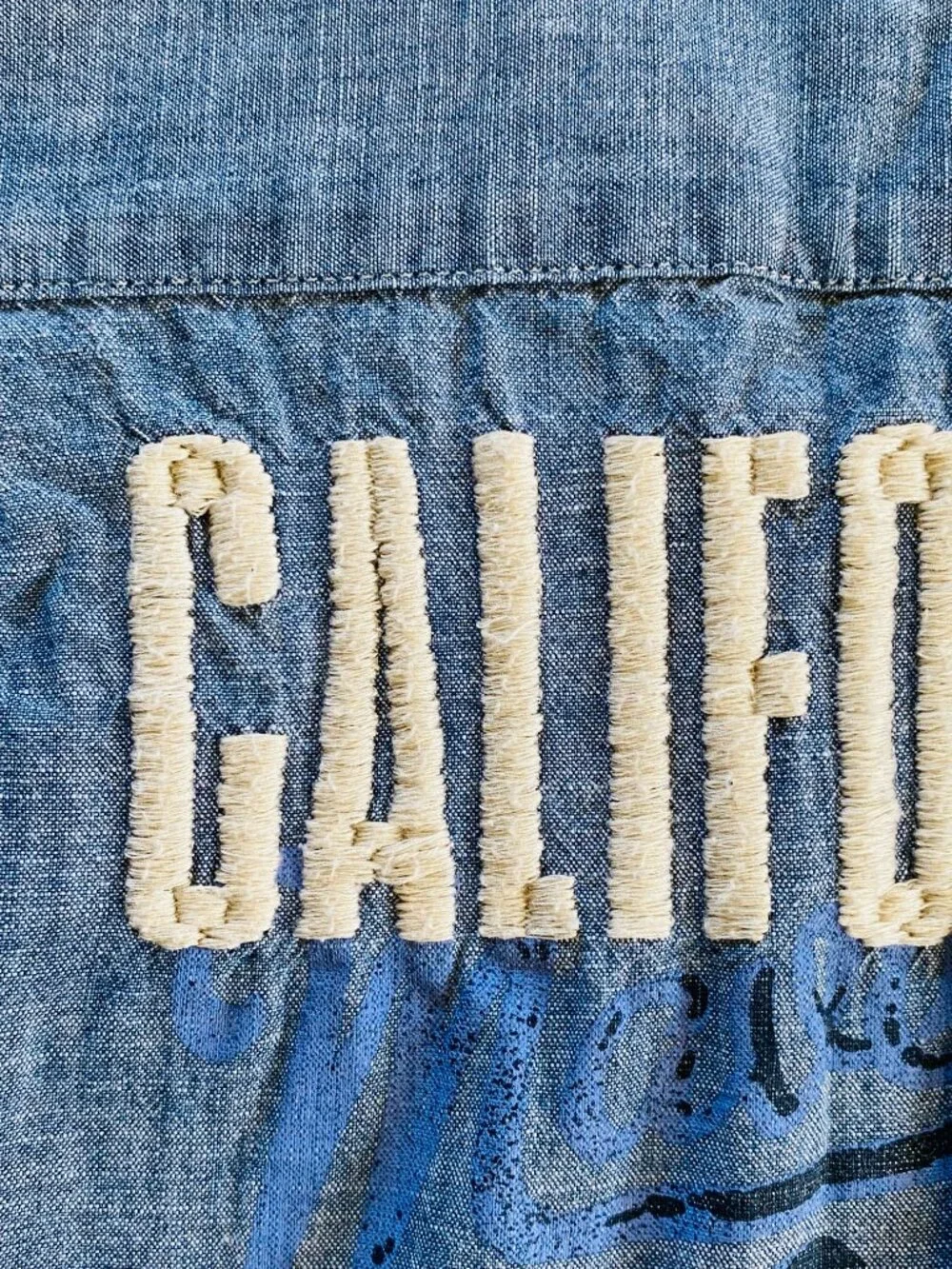 GAP kids boy's chambray button down California surf shirt size 6-7 small
